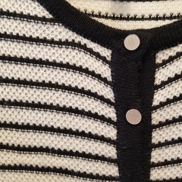 Forever 21 Black & White Acrylic Sweater Round Neck Button Down Long Sleeve Sz L - Picture 12 of 12